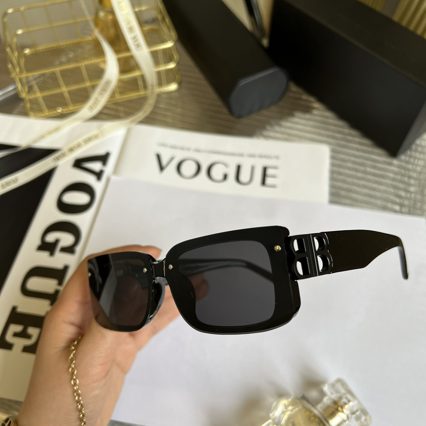 ladies Sunglasses For Women 2023 funky eyewear Summer Style Anti-Ultraviolet Retro Plate Square Full Frame Eyeglasses Random Box
ladies Sunglasses For Women 2023 funky eyewear Summer Style Anti-Ultraviolet Retro Plate Square Full Frame Eyeglasses Random Box