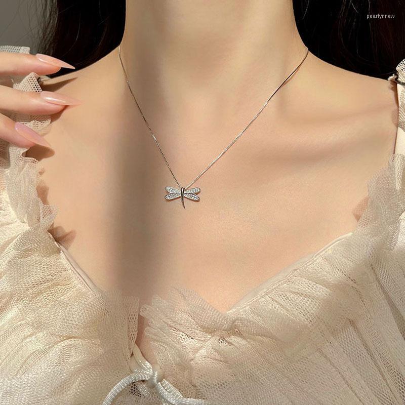 Chains 925 Sterling Silver Shiny Dragonfly Zircon Necklace Exquisite Animal Shape Clavicle Chain Ladies Light Luxury Fashion Jewelry
Chains 925 Sterling Silver Shiny Dragonfly Zircon Necklace Exquisite Animal Shape Clavicle Chain Ladies Light Luxury Fashion Jewelry