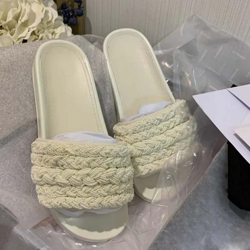2023 summer women classic Pearl Slippers C letter bling Slipper Pearls beach shoes Slide Small fragrant style Wide Flat for Ladies Womens Sandals Designer flip flops, Chzz213 black
2023 summer women classic Pearl Slippers C letter bling Slipper Pearls beach shoes Slide Small fragrant style Wide Flat for Ladies Womens Sandals Designer flip flops, Chzz213 black