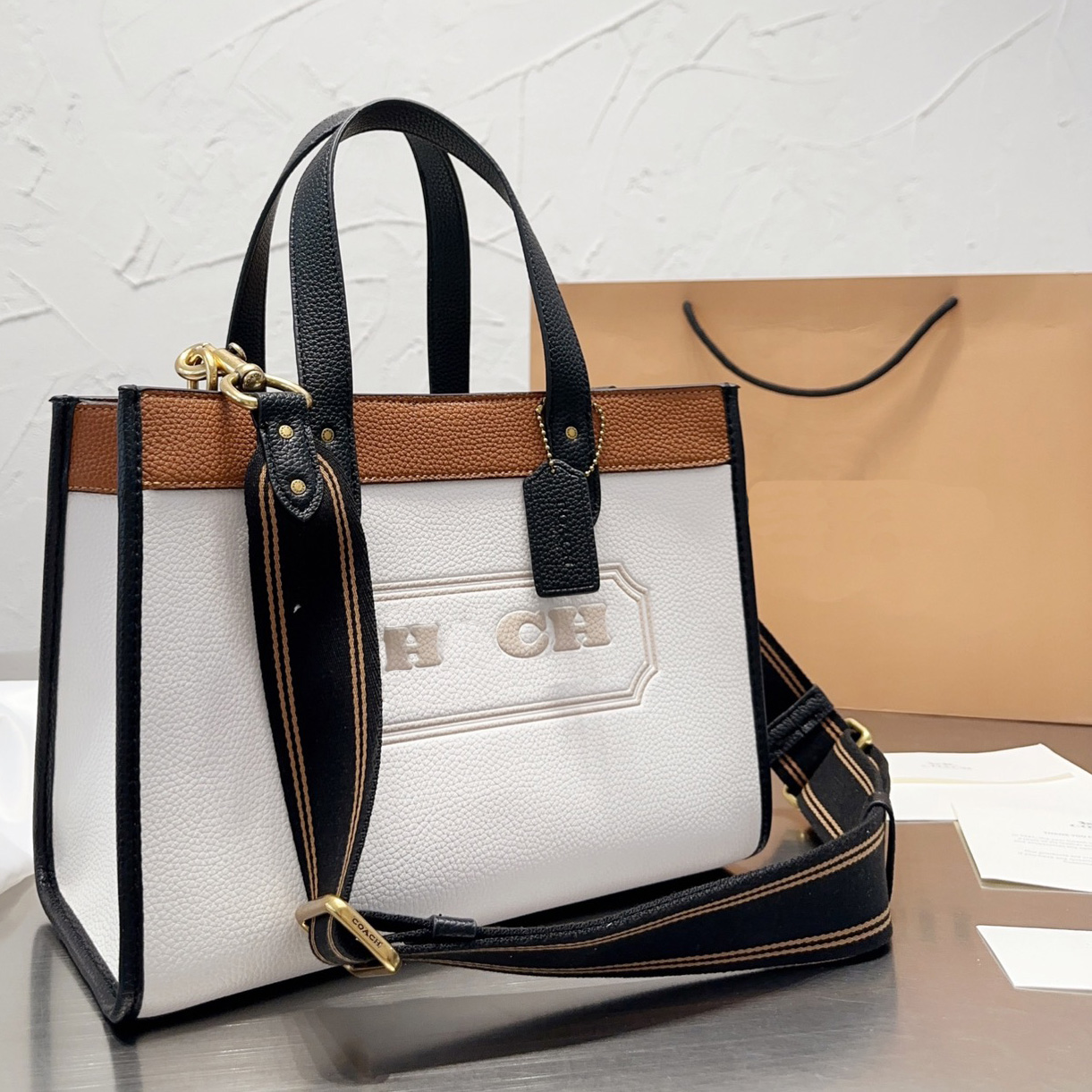 Tote Designer Handbag Canvas Lichee White Field Tote Bag genuine leather Womens Big Shoulder Women Bag Crossbody Luxury 23021404CZ
Tote Designer Handbag Canvas Lichee White Field Tote Bag genuine leather Womens Big Shoulder Women Bag Crossbody Luxury 23021404CZ