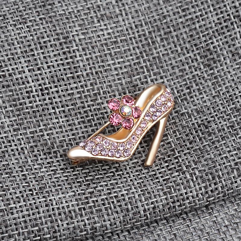 Brooches Bling High Heeled Shoes With Flower Full Pink Crystal Queen Golden Lapel Pins For Women Wedding Party Gift Bag Badge
Brooches Bling High Heeled Shoes With Flower Full Pink Crystal Queen Golden Lapel Pins For Women Wedding Party Gift Bag Badge