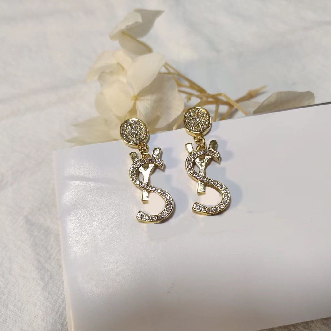 Dangle Earrings Round Geometric Diamond Pendant 925 Silver Post Luxury Earrings Brand Ladies Designer Celebrity High Quality Gift Jewelry Bridal
Dangle Earrings Round Geometric Diamond Pendant 925 Silver Post Luxury Earrings Brand Ladies Designer Celebrity High Quality Gift Jewelry Bridal