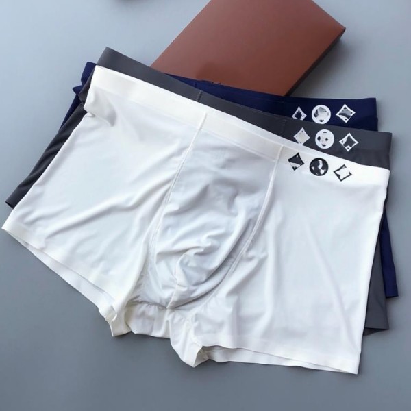 New men's underwear, breathable, designer brand, light and thin material, breathable, no sense of restraint, seamless one-piece molding, fashion boutique, Random color
New men's underwear, breathable, designer brand, light and thin material, breathable, no sense of restraint, seamless one-piece molding, fashion boutique, Random color