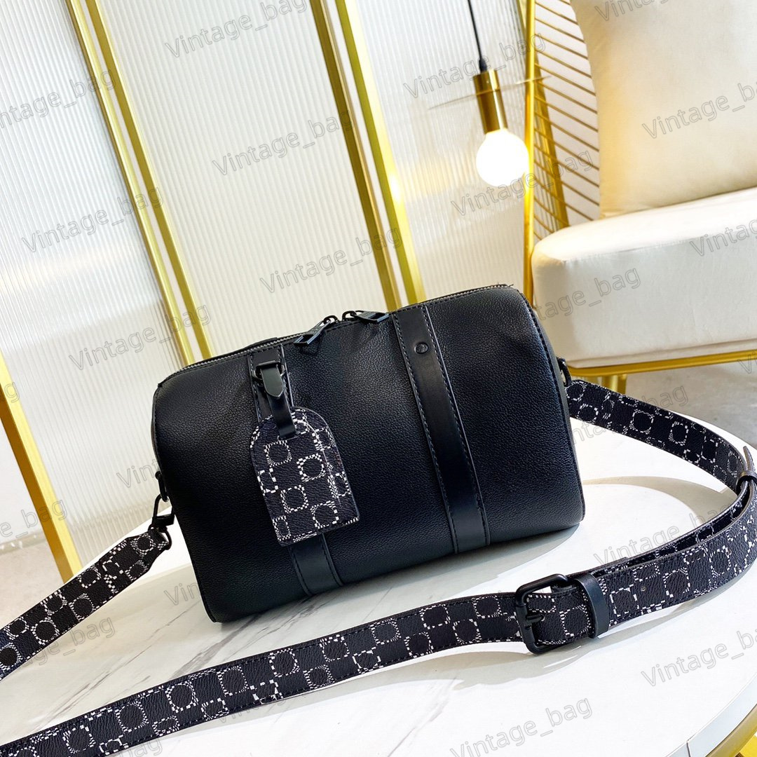 Men Classic City Keepall Shoulder Bag Designer Monograms Luxury Messenger CrossBody Eclipse Canvas Leather Adjustable Strap M57082
Men Classic City Keepall Shoulder Bag Designer Monograms Luxury Messenger CrossBody Eclipse Canvas Leather Adjustable Strap M57082