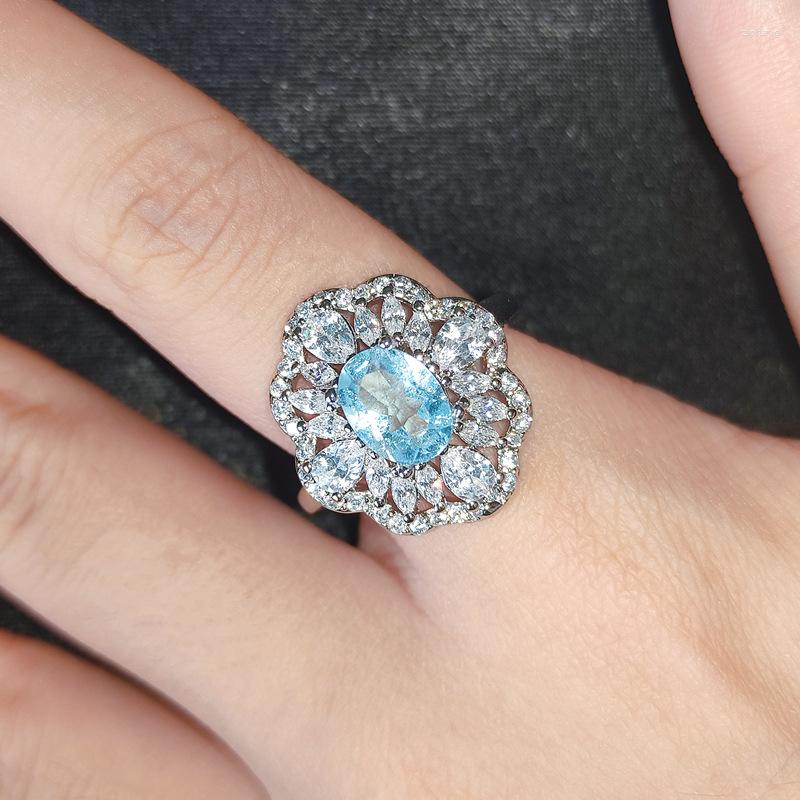 Cluster Rings Independent Design Silver Inlaid Oval Natural Sky Blue Topaz Adjustable Ring Exquisite Charm Ladies Engagement Jewelry
Cluster Rings Independent Design Silver Inlaid Oval Natural Sky Blue Topaz Adjustable Ring Exquisite Charm Ladies Engagement Jewelry