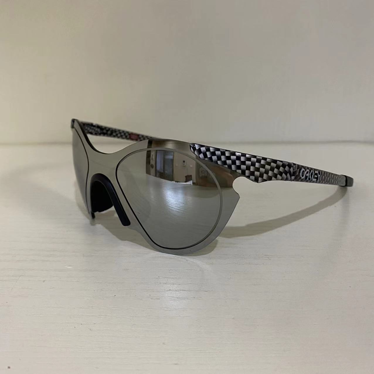 Cycling eyewear Mountain Bike Sports Glasses Outdoor Goggles woman Cycling Sunglasses with case Sub Zero OO9468
Cycling eyewear Mountain Bike Sports Glasses Outdoor Goggles woman Cycling Sunglasses with case Sub Zero OO9468