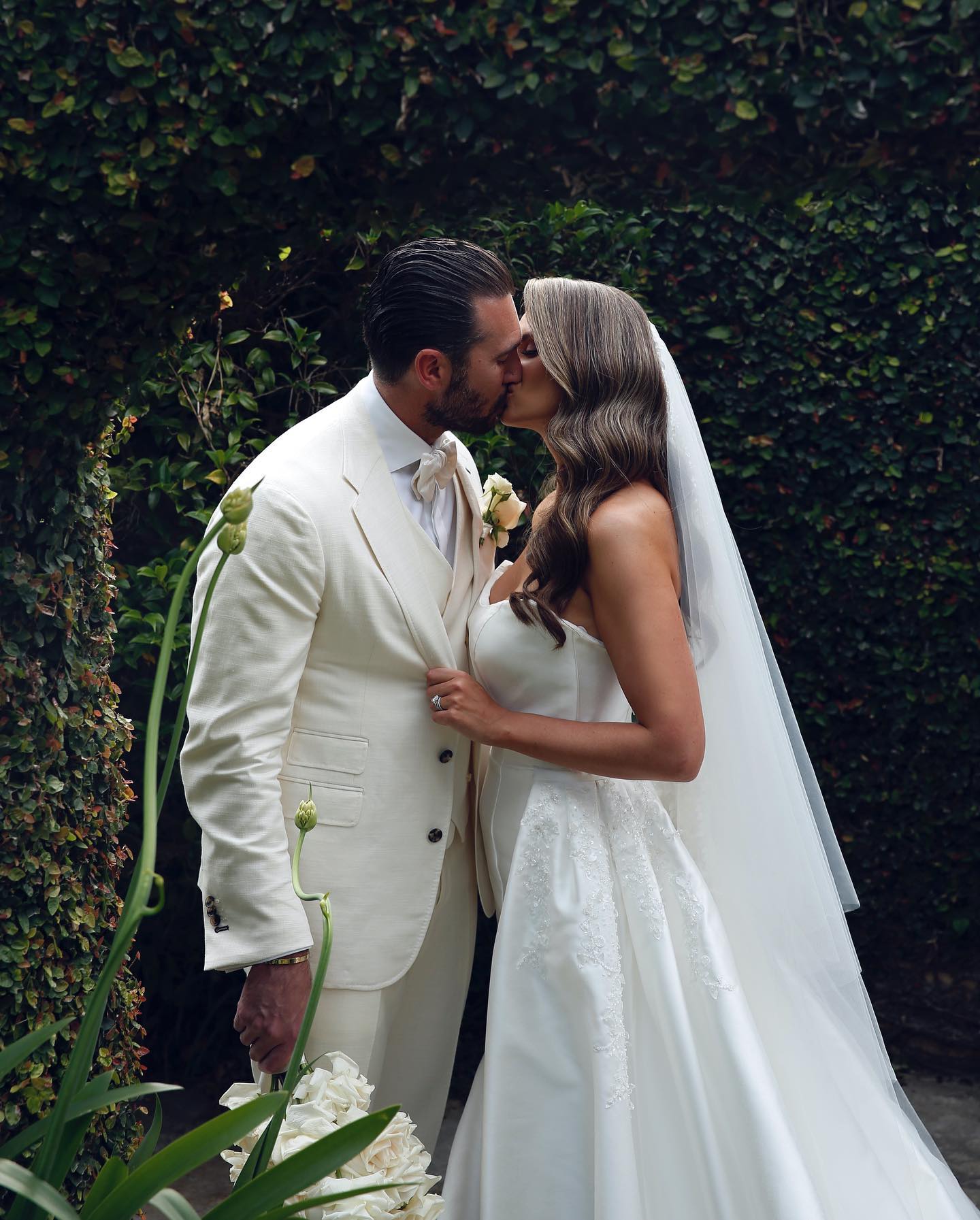 Fabulous Mermaid Wedding Dresses Lace Appliqued Bridal Gowns Strapless Necke With Detachable Train Satin Plus Size Vestido De Novia