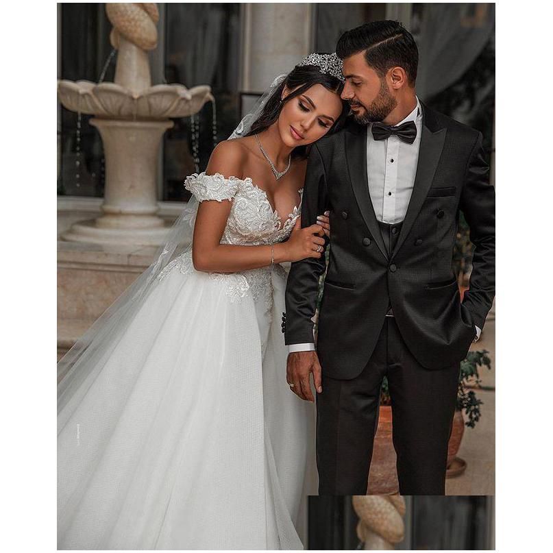 Dresses Wedding 2023 Garden Bridal Gown Tulle Off the Shoulder Lace Applique Beaded Ruched Pleats Sweep Train Long Sleeves Country Custom Plus Size Ve