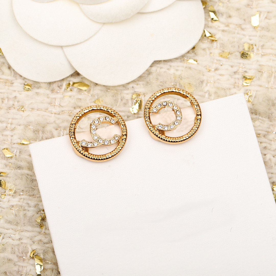 2023 Luxury quality Charm stud earring round shape with diamond in gold and silver plated have box stamp PS7583A
2023 Luxury quality Charm stud earring round shape with diamond in gold and silver plated have box stamp PS7583A