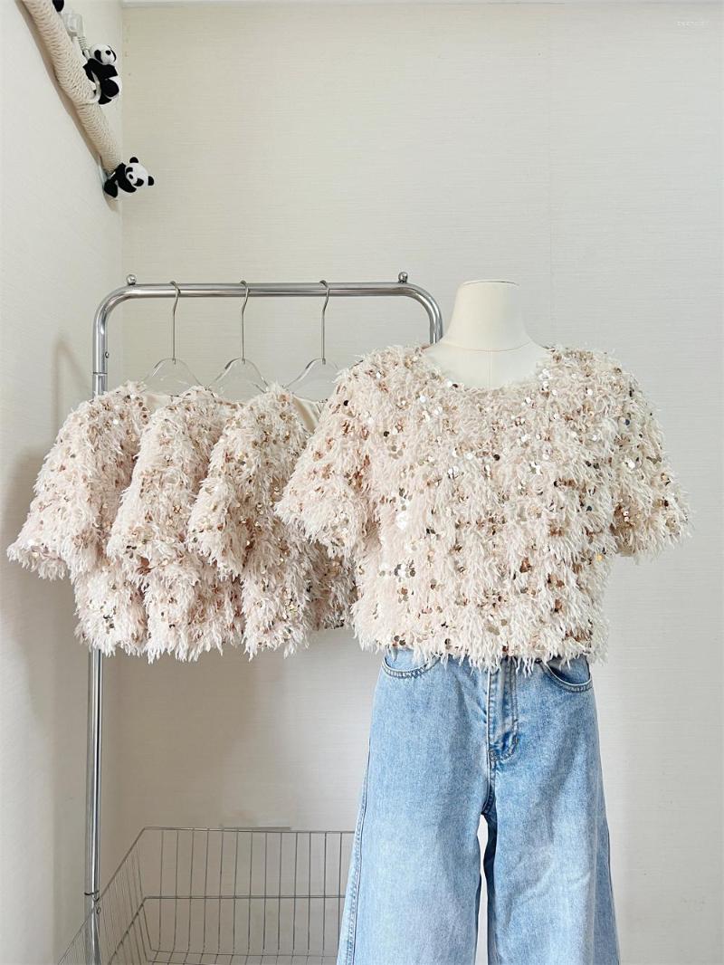 Women' T Shirts 2023 Summer Women Sequined Tops Short Sleeve Feather Fur Patchwork Sequin Shirt All Match Basic Embroidery, Black tops
Women' T Shirts 2023 Summer Women Sequined Tops Short Sleeve Feather Fur Patchwork Sequin Shirt All Match Basic Embroidery, Black tops