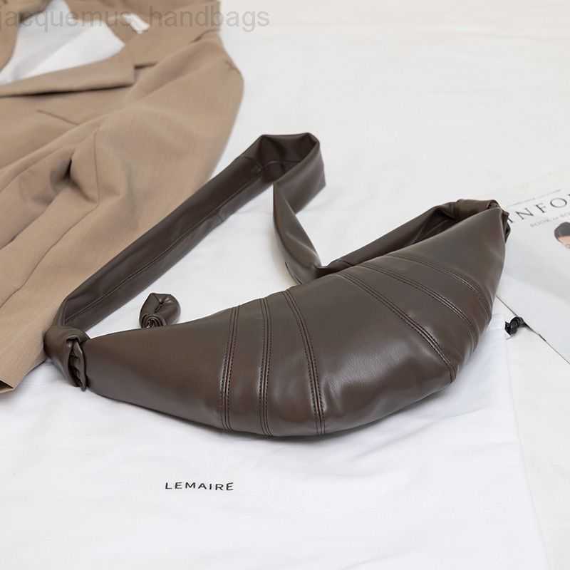 Lemaires French minority design high grade texture sheepskin cowhorn bun praiseworthy dumpling bag women's cross body waist bag, High quality black version
Lemaires French minority design high grade texture sheepskin cowhorn bun praiseworthy dumpling bag women's cross body waist bag, High quality black version