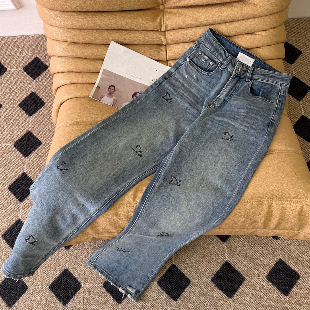 2023 Designer jeans women's new mid-high-waist straight joker jeans lotus leaf trouser leg fashion letter decoration leisure. C4, Blue
2023 Designer jeans women's new mid-high-waist straight joker jeans lotus leaf trouser leg fashion letter decoration leisure. C4, Blue
