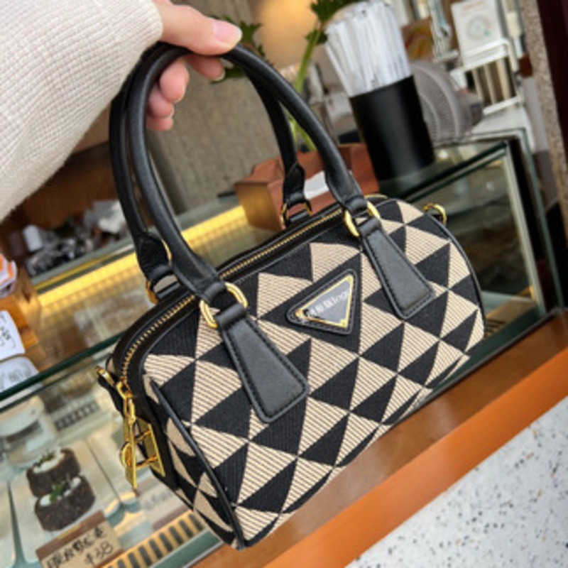 Shoulder Bags 2023 designer new mini diamond plaid canvas embroidered pillow bag zipper one shoulder portable bucket cross body women's, Black9
Shoulder Bags 2023 designer new mini diamond plaid canvas embroidered pillow bag zipper one shoulder portable bucket cross body women's, Black9