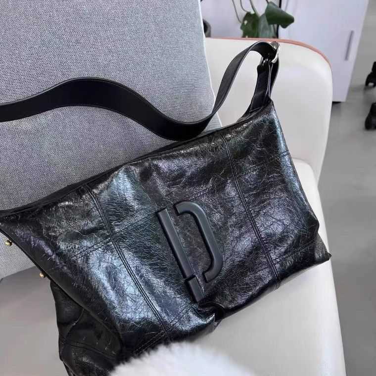 PECO Pillow Bag 929UNI Series Small Pillow Bag Soft Tote Bag Single Shoulder Sports Leisure Crossbody Bag No Gender, Classic black
PECO Pillow Bag 929UNI Series Small Pillow Bag Soft Tote Bag Single Shoulder Sports Leisure Crossbody Bag No Gender, Classic black