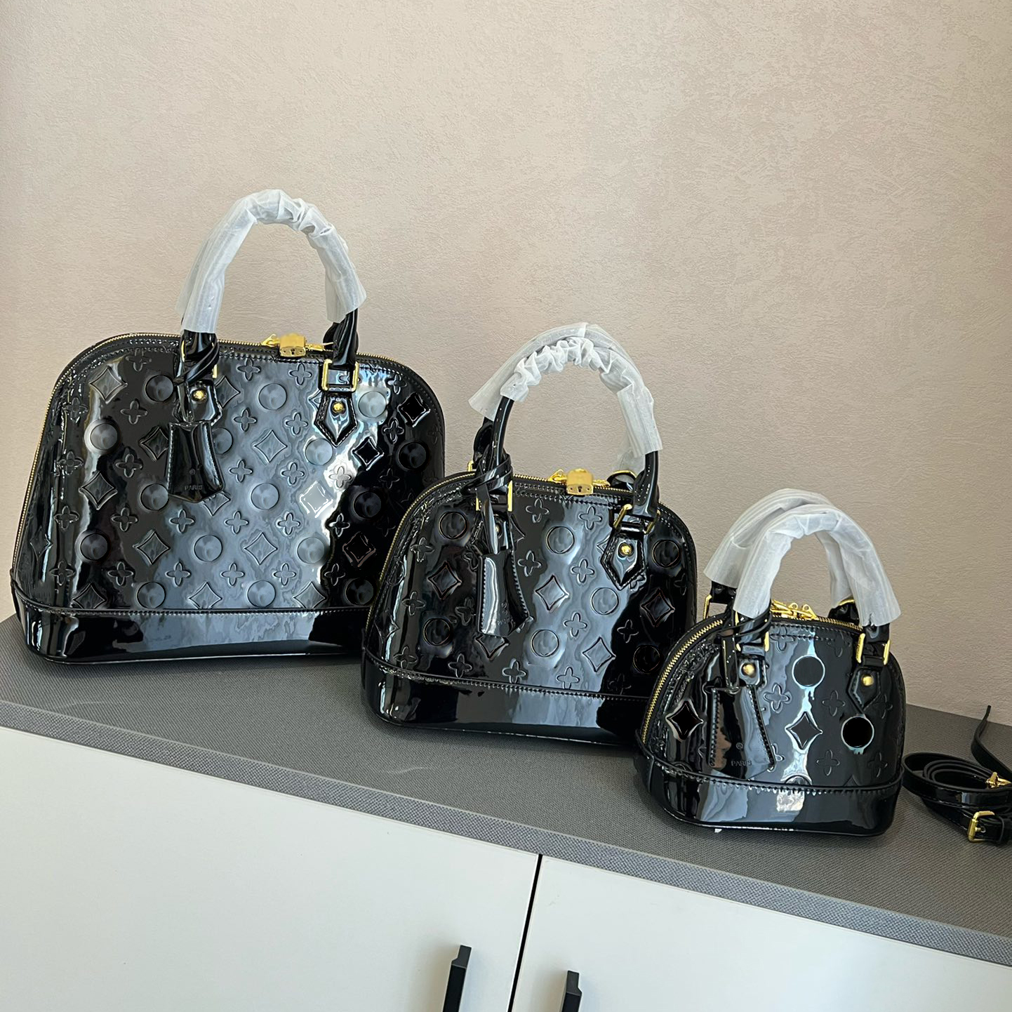 23 Petit Palais Classic Flower Women Totes Bags Patent Leather Handbag Luxurys Designers Shouder Crossbody Bag Genuine Leather Messenger Travel Handbags Pouch, Black 1
23 Petit Palais Classic Flower Women Totes Bags Patent Leather Handbag Luxurys Designers Shouder Crossbody Bag Genuine Leather Messenger Travel Handbags Pouch, Black 1