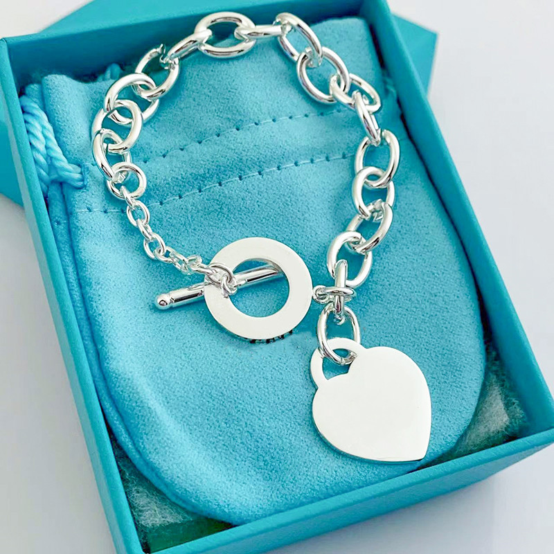 Luxury designer elegant silver bracelet fashion ladies Letter pendant heart bracelet wedding specially designed jewelry
Luxury designer elegant silver bracelet fashion ladies Letter pendant heart bracelet wedding specially designed jewelry
