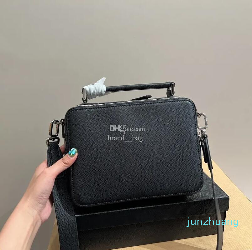 66 Brand Designer's Bag Men's Triangle Postman's Brique Cross Straddle Shoulder Bag Size 22X16cm, 2 20*16cm
66 Brand Designer's Bag Men's Triangle Postman's Brique Cross Straddle Shoulder Bag Size 22X16cm, 2 20*16cm