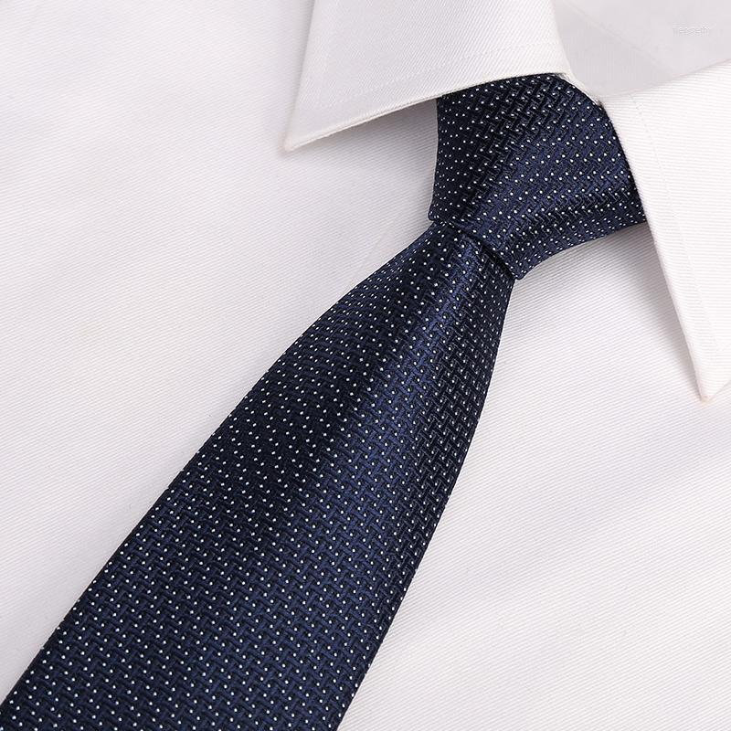 Bow Ties High Quality 2023 Designers Brands Fashion Business Casual 7cm Slim For Men Dot Navy Blue Necktie Work With Gift Box
Bow Ties High Quality 2023 Designers Brands Fashion Business Casual 7cm Slim For Men Dot Navy Blue Necktie Work With Gift Box