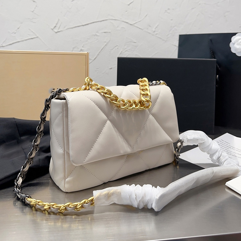 Womens Cross Body Designer Quilted 19 Bags With Serial Number 4 Colors Trends Ladies Leisure Holiday Street Outdoor Sacoche Luxury Handbags With Pouch 26cm, Box
Womens Cross Body Designer Quilted 19 Bags With Serial Number 4 Colors Trends Ladies Leisure Holiday Street Outdoor Sacoche Luxury Handbags With Pouch 26cm, Box
