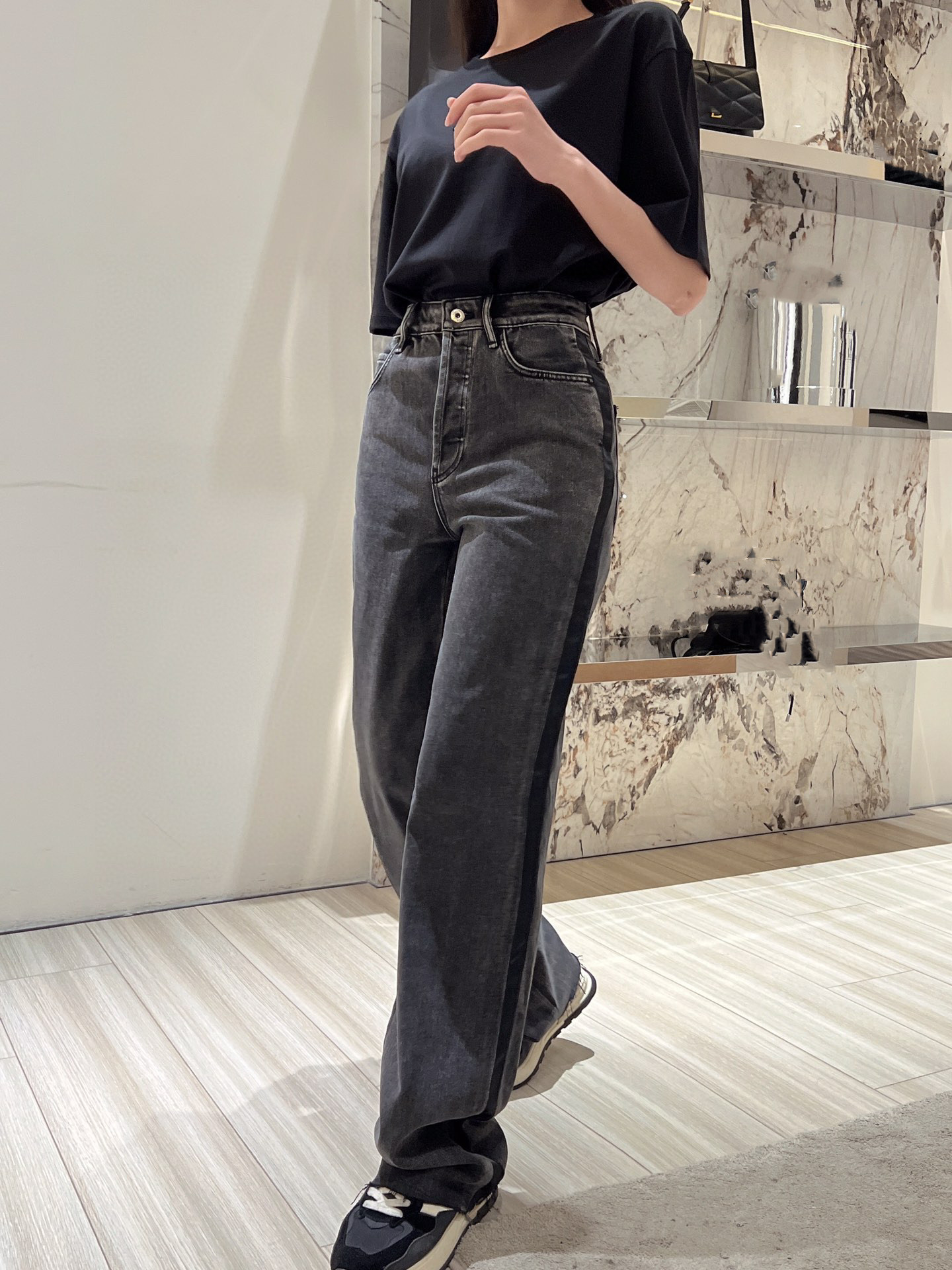 2023 Designer jeans women's new mid-high-waist straight joker jeans lotus leaf trouser leg fashion letter decoration leisure. C13
2023 Designer jeans women's new mid-high-waist straight joker jeans lotus leaf trouser leg fashion letter decoration leisure. C13