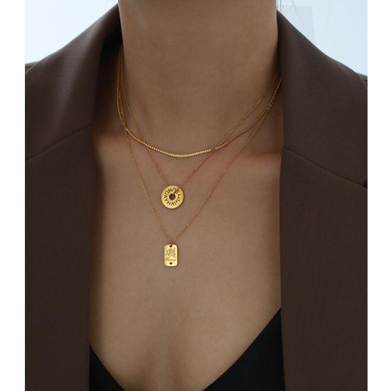 Pendant Necklaces Stylish Vintage Gold Round Square Brand Carved Hollow Woman Necklace Retro Stacking Cupid Titanium Steel Snake Clavicle Ch
Pendant Necklaces Stylish Vintage Gold Round Square Brand Carved Hollow Woman Necklace Retro Stacking Cupid Titanium Steel Snake Clavicle Ch