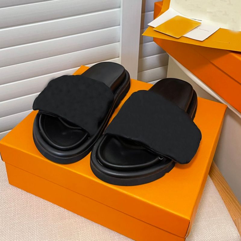 Designer Slipper Luxury Slippers Calf Leather Women's Sandal Swimming Pool Pillow Comfortable Sandals Hook Loop Fastener Mule Slippers Rubber Slippers with Box, Color8
Designer Slipper Luxury Slippers Calf Leather Women's Sandal Swimming Pool Pillow Comfortable Sandals Hook Loop Fastener Mule Slippers Rubber Slippers with Box, Color8