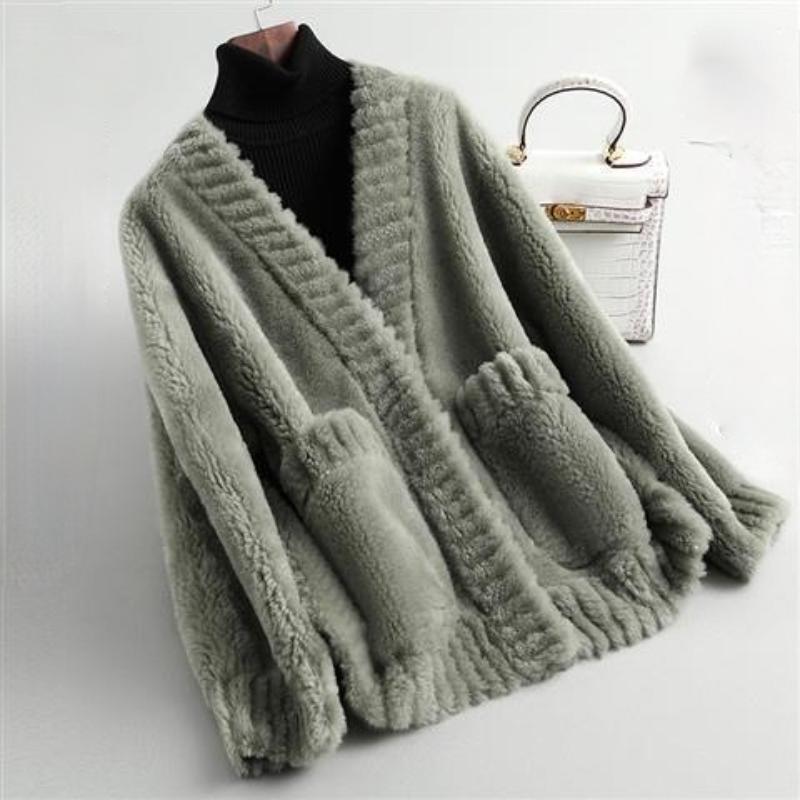 Women' Fur & Faux Women 2023 Autumn Winter Natural Wool Coat Female Real Sheep Jacket Ladies Casual Long Sleeve Genuine Outerwear A241, Beige
Women' Fur & Faux Women 2023 Autumn Winter Natural Wool Coat Female Real Sheep Jacket Ladies Casual Long Sleeve Genuine Outerwear A241, Beige