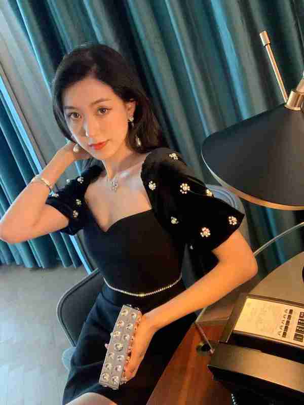Casual Dresses Designer spring and summer new pearl flower velvet bubble sleeve temperament dress WCK1, Black
Casual Dresses Designer spring and summer new pearl flower velvet bubble sleeve temperament dress WCK1, Black