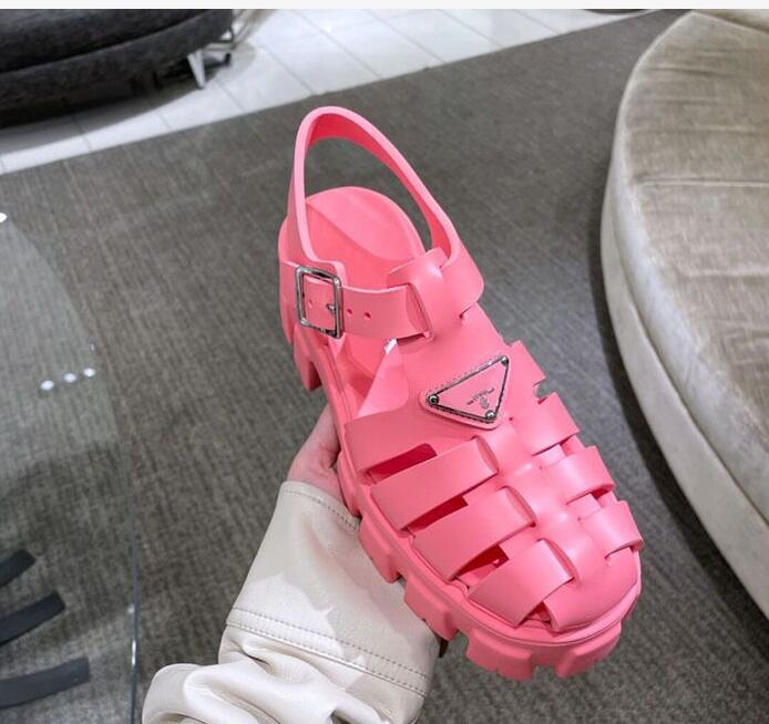 Designer beach Scuffs Classic Flat woman men slipper Summer lady Cartoon Big Head Slippers Hotel Bath fashion women shoes P652
Designer beach Scuffs Classic Flat woman men slipper Summer lady Cartoon Big Head Slippers Hotel Bath fashion women shoes P652