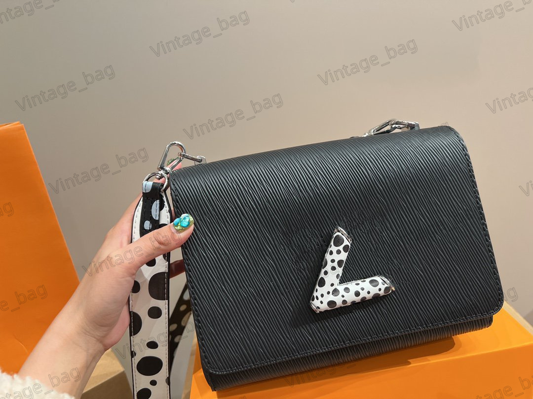 X YK TWIST MM Crossbody Bag Yayoi Kusama Women Luxurys Shoulder Bags Detachable Chain Messenger Bag Wallets Pouch M21696 M21694 M81987
X YK TWIST MM Crossbody Bag Yayoi Kusama Women Luxurys Shoulder Bags Detachable Chain Messenger Bag Wallets Pouch M21696 M21694 M81987