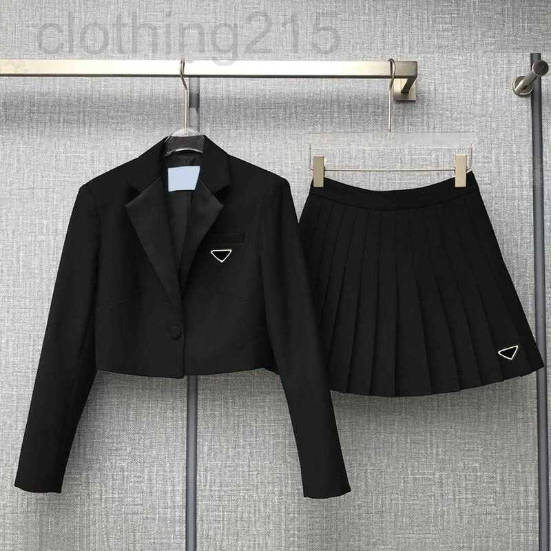 Two Piece Dress Designer Womens Jacket Coats Lapel Long Sleeve Blouse Loose Breathable Skirt Suit Classic Triangle Print Fashion Women Jackets HL4O, Black
Two Piece Dress Designer Womens Jacket Coats Lapel Long Sleeve Blouse Loose Breathable Skirt Suit Classic Triangle Print Fashion Women Jackets HL4O, Black