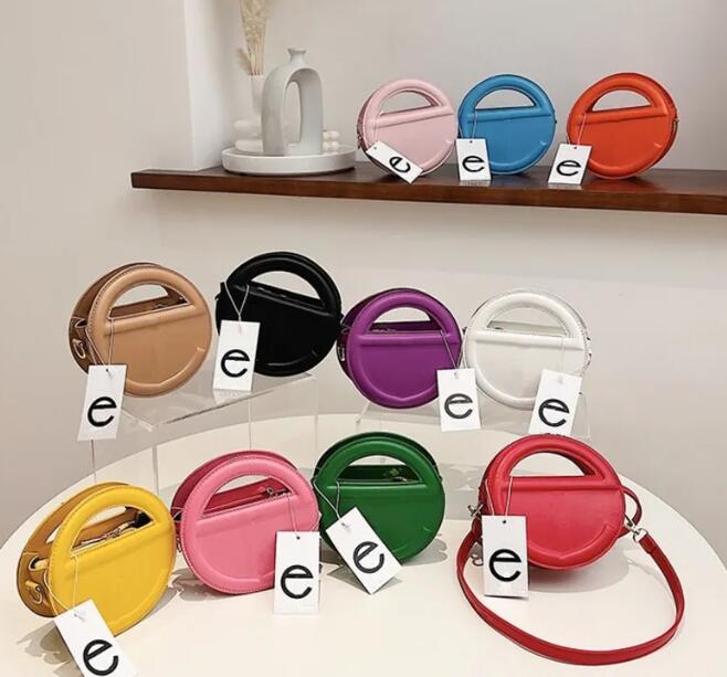 2022 New Fashion Portable Handbag Women Single Shoulder Messenger Bags Small Round Bag Trend Bag, Red
2022 New Fashion Portable Handbag Women Single Shoulder Messenger Bags Small Round Bag Trend Bag, Red