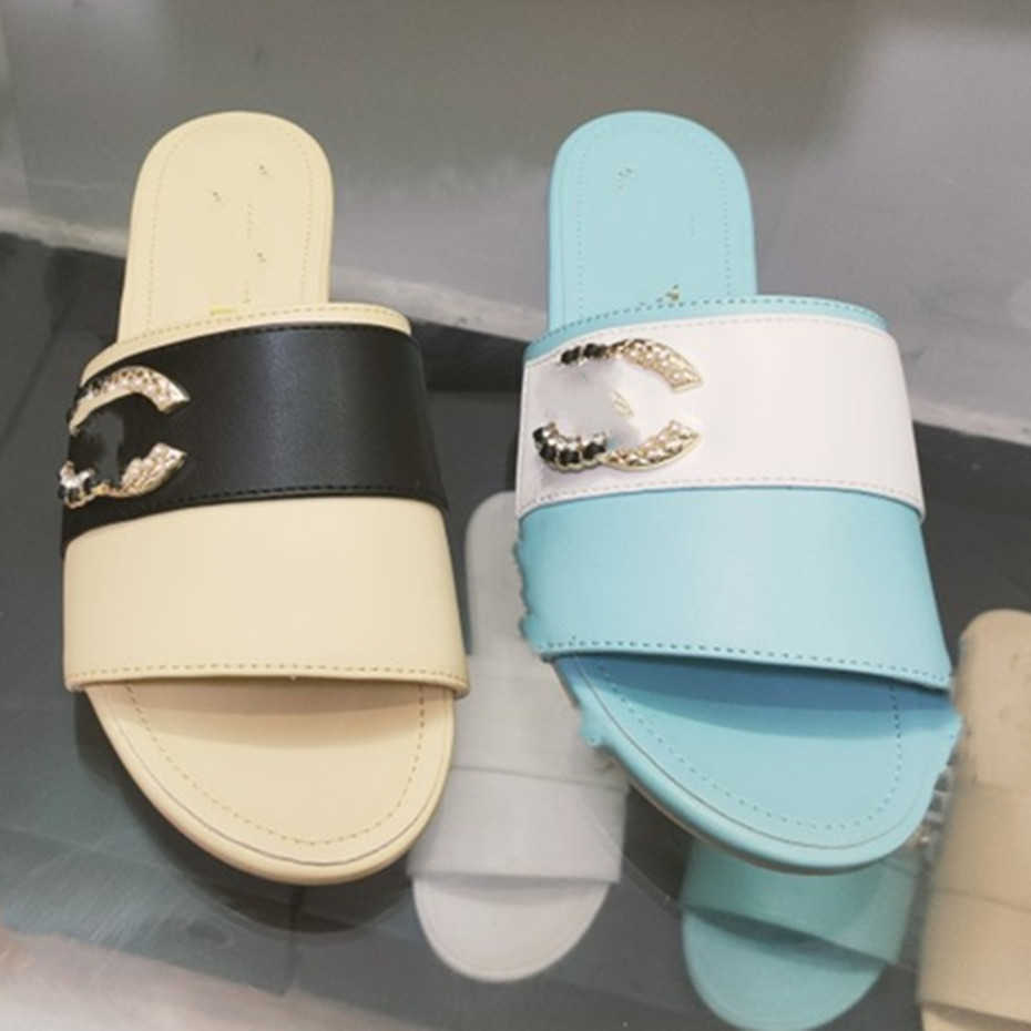 Designer Women Slippers Luxury Crysatal Diamond Buckle LOGO sandal Slip On Leather Mule Slides Flat Flip Flops Ladies Beach Sandal 2023 Summer Shoes Contrast Strap, Dwssc5
Designer Women Slippers Luxury Crysatal Diamond Buckle LOGO sandal Slip On Leather Mule Slides Flat Flip Flops Ladies Beach Sandal 2023 Summer Shoes Contrast Strap, Dwssc5