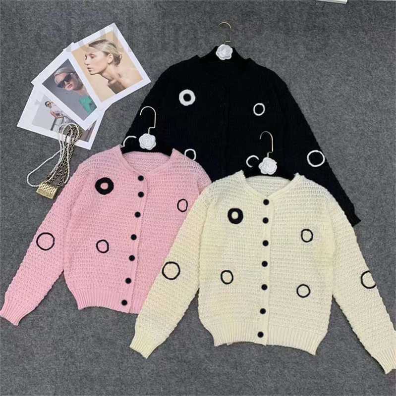 Women's Knits & Tees Designer Sweaters With Letter Jumper Knitwear Cardigan Lady Long Sleeve Knit 3 Colors G01T, Beige
Women's Knits & Tees Designer Sweaters With Letter Jumper Knitwear Cardigan Lady Long Sleeve Knit 3 Colors G01T, Beige