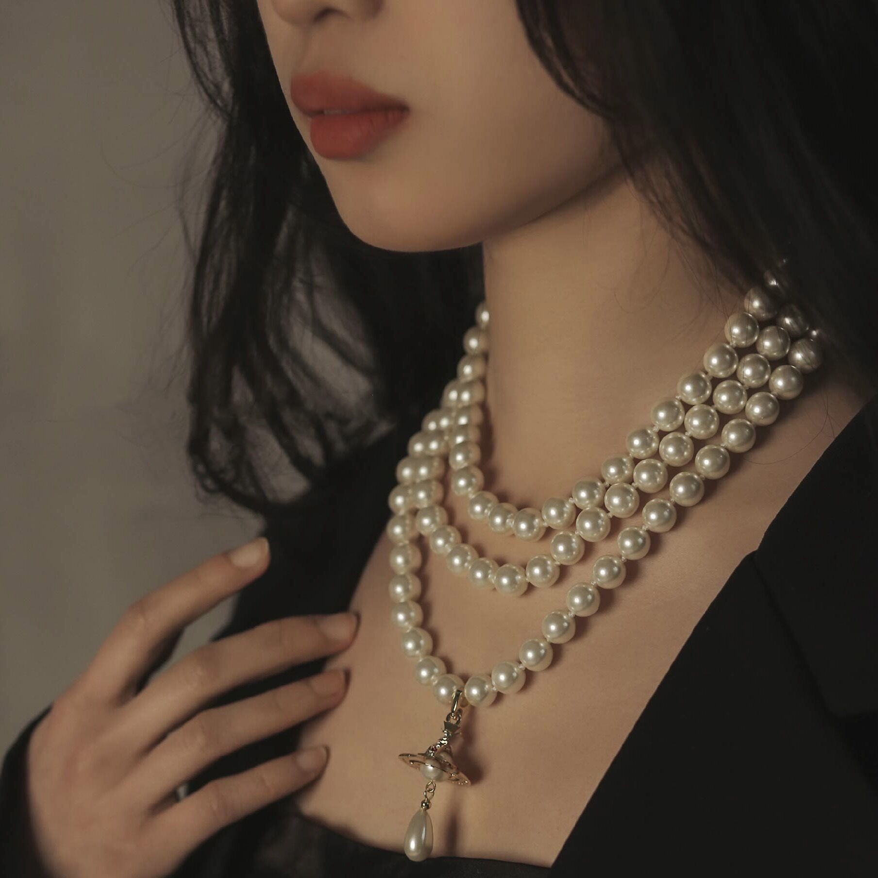 Fashionable female necklace brand Pearl Chain Planet Necklace Saturn Pearl Necklace Satellite Clavicle Chain Atmosphere
Fashionable female necklace brand Pearl Chain Planet Necklace Saturn Pearl Necklace Satellite Clavicle Chain Atmosphere