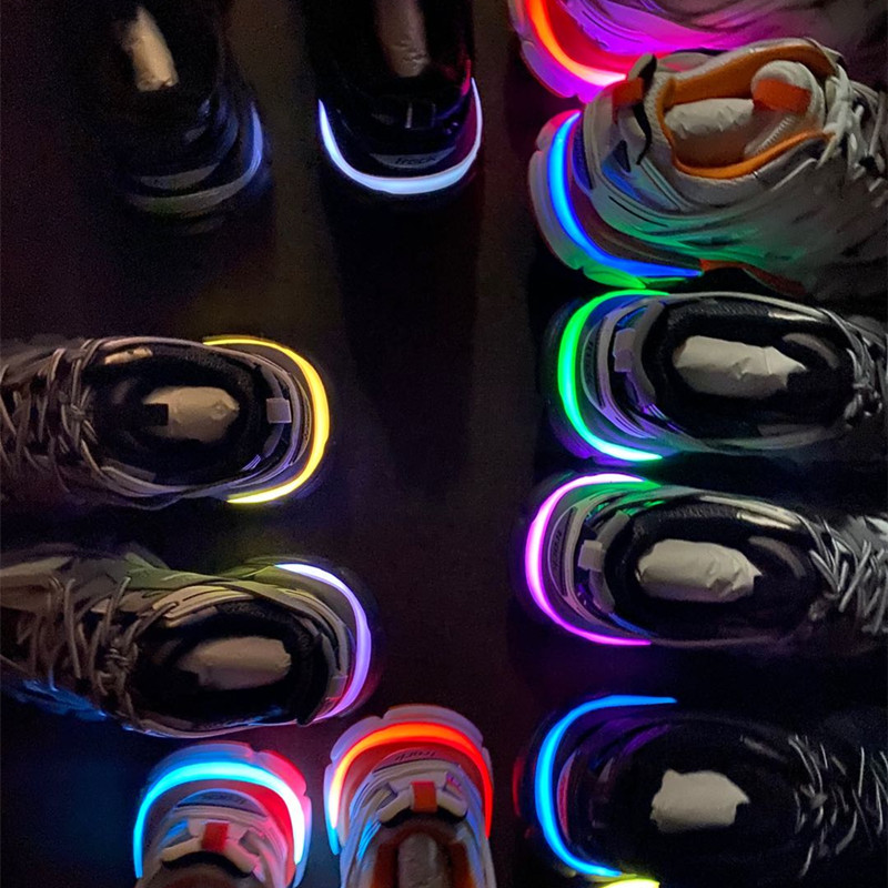Track 3 3.0 LED Designer Luxury Womens Mens Running Shoe balenciagas balencaigas Sneaker Lighted Gomma leather Nylon Printed Platform Sports Men Light Trainers
Track 3 3.0 LED Designer Luxury Womens Mens Running Shoe balenciagas balencaigas Sneaker Lighted Gomma leather Nylon Printed Platform Sports Men Light Trainers