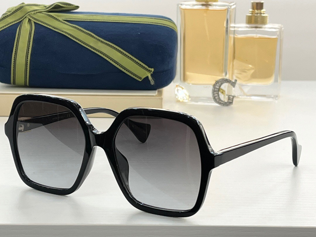 Fashion designer 1072 sunglasses for women square shape acetate glasses outdoor trendy versatile style eyewear Anti-Ultraviolet protection with box
Fashion designer 1072 sunglasses for women square shape acetate glasses outdoor trendy versatile style eyewear Anti-Ultraviolet protection with box