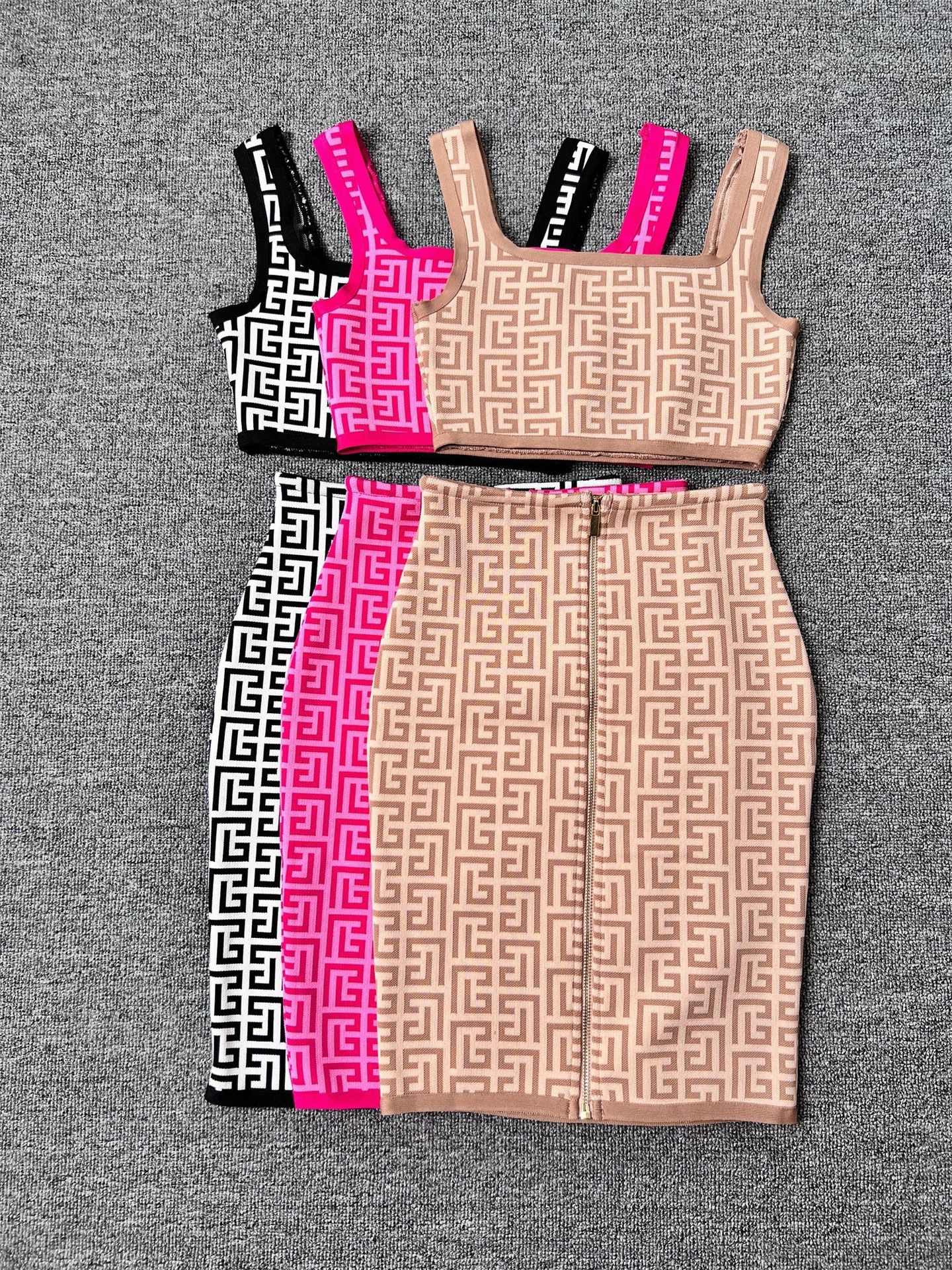 Dresses Women Designer Knits Split Vest Wrapped Skirt Set Sexy Letter Logo Print Leggings Slim Thin Sling Sweater Skirt Womens Two Piece zipper Dress Clothing XS, Pink
Dresses Women Designer Knits Split Vest Wrapped Skirt Set Sexy Letter Logo Print Leggings Slim Thin Sling Sweater Skirt Womens Two Piece zipper Dress Clothing XS, Pink