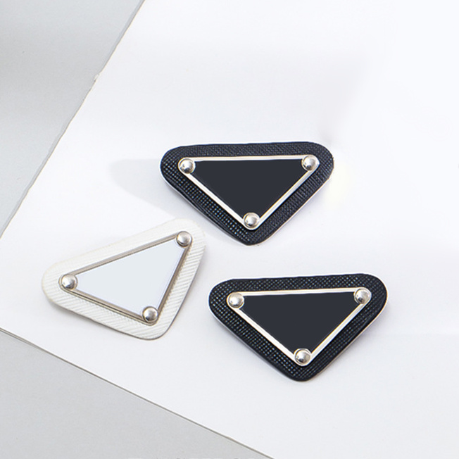 New Designer Letter Brooches Pins for Women and men Top Quality Fashion Brooch Pin Jewelry Accessories gift Party
New Designer Letter Brooches Pins for Women and men Top Quality Fashion Brooch Pin Jewelry Accessories gift Party