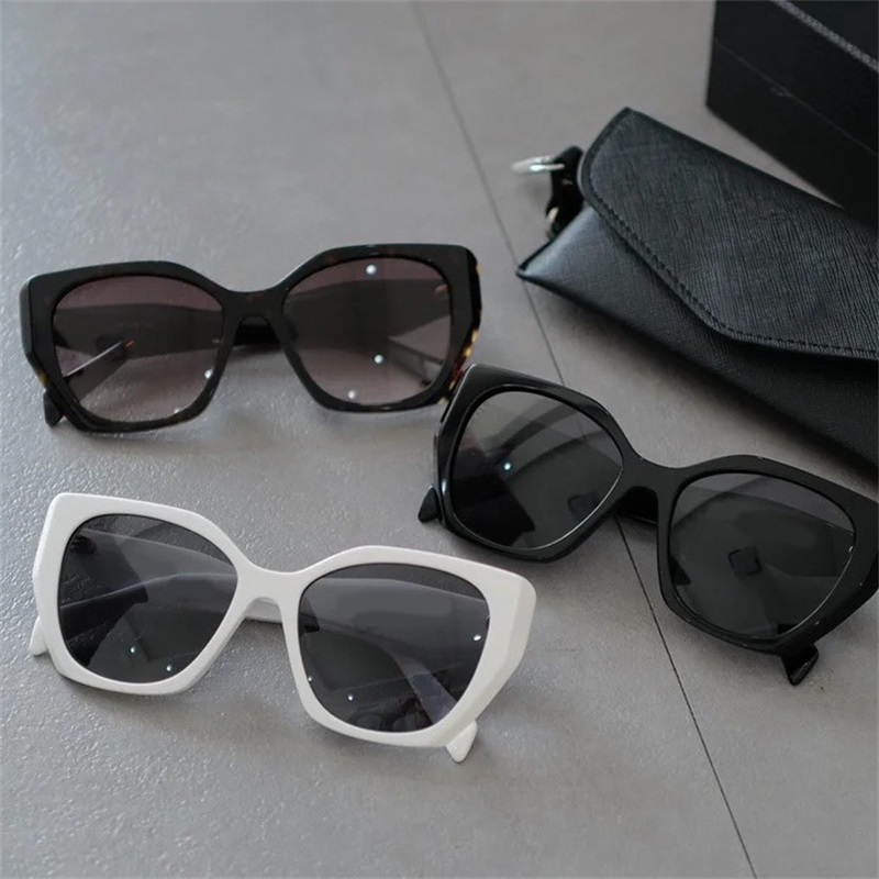 Lunette de soleil luxury classic designer sunglasses for women square wide triangle frame mens sun proof designers metal fashion sun glasses men
Lunette de soleil luxury classic designer sunglasses for women square wide triangle frame mens sun proof designers metal fashion sun glasses men