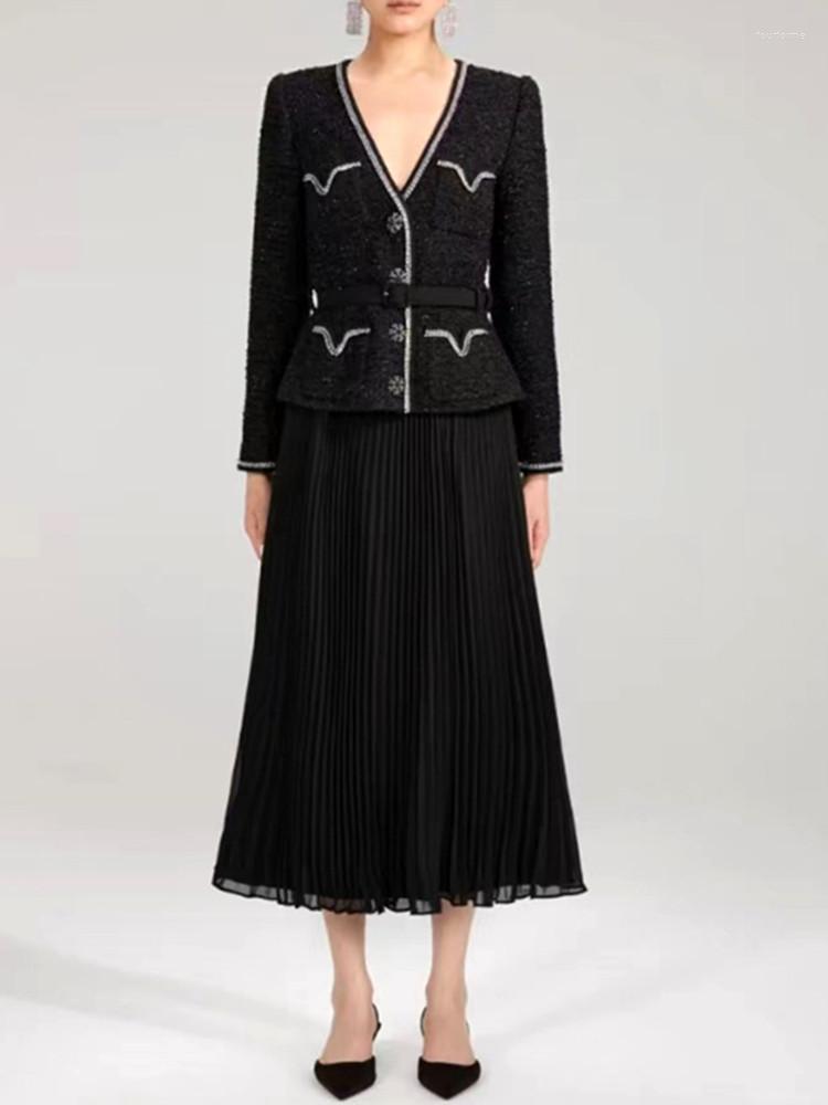 Casual Dresses Women Tweed Fake Two Pieces Dress Diamond Embellishment Long Sleeve Lady Elegant Stitching Pleated Midi Robe, V neck black
Casual Dresses Women Tweed Fake Two Pieces Dress Diamond Embellishment Long Sleeve Lady Elegant Stitching Pleated Midi Robe, V neck black