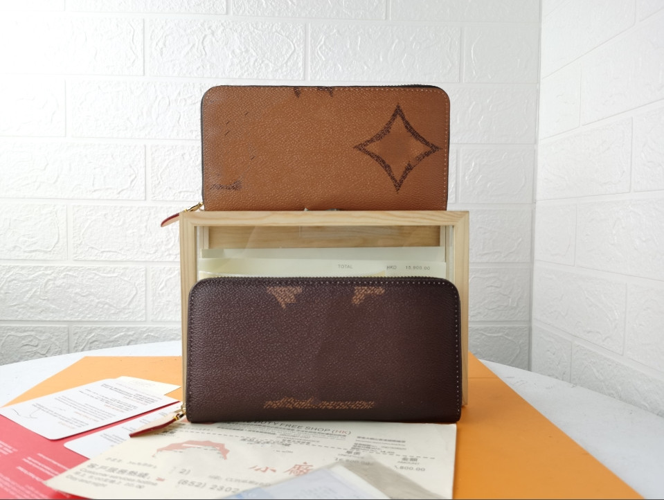 7A Quality Wallets & Holders Embossing women clutch lady ladies long wallet Genuine leather single zipper wallets classical corn purse card holder purse card holder, Brown with big letter
7A Quality Wallets & Holders Embossing women clutch lady ladies long wallet Genuine leather single zipper wallets classical corn purse card holder purse card holder, Brown with big letter