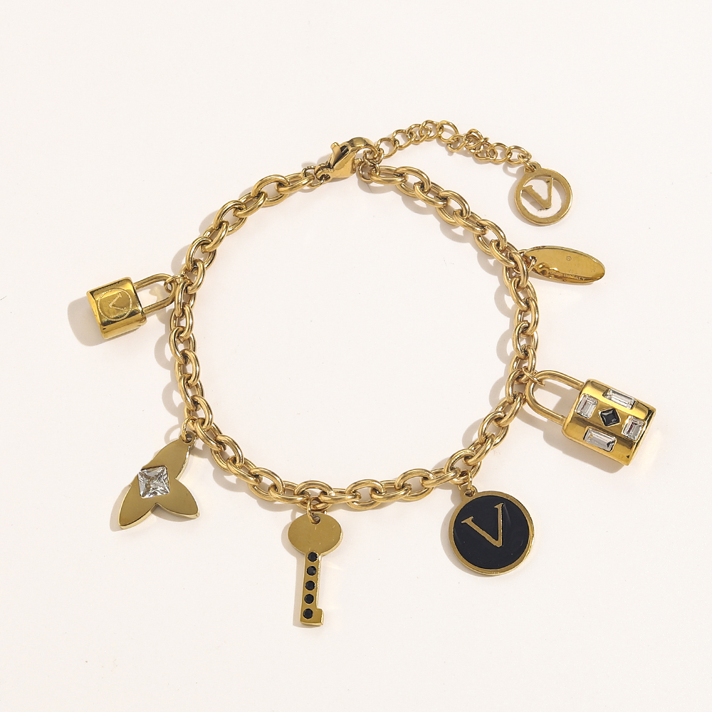 Chain 2023 New Fashionable Classic Bracelets Women Bangle 18K Gold Plated Stainless steel Crystal Lovers Bracele Gift Wristband Cuff Chain Designer Jewelry ZG1324
Chain 2023 New Fashionable Classic Bracelets Women Bangle 18K Gold Plated Stainless steel Crystal Lovers Bracele Gift Wristband Cuff Chain Designer Jewelry ZG1324