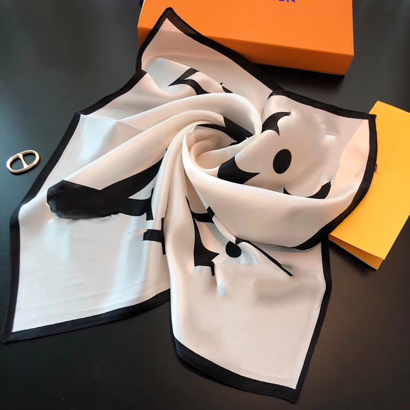 fashion Beautiful 100% Silk scarf HANDBAG Headbands scarves women Top grade bag hair Bands 50x50cm no box
fashion Beautiful 100% Silk scarf HANDBAG Headbands scarves women Top grade bag hair Bands 50x50cm no box