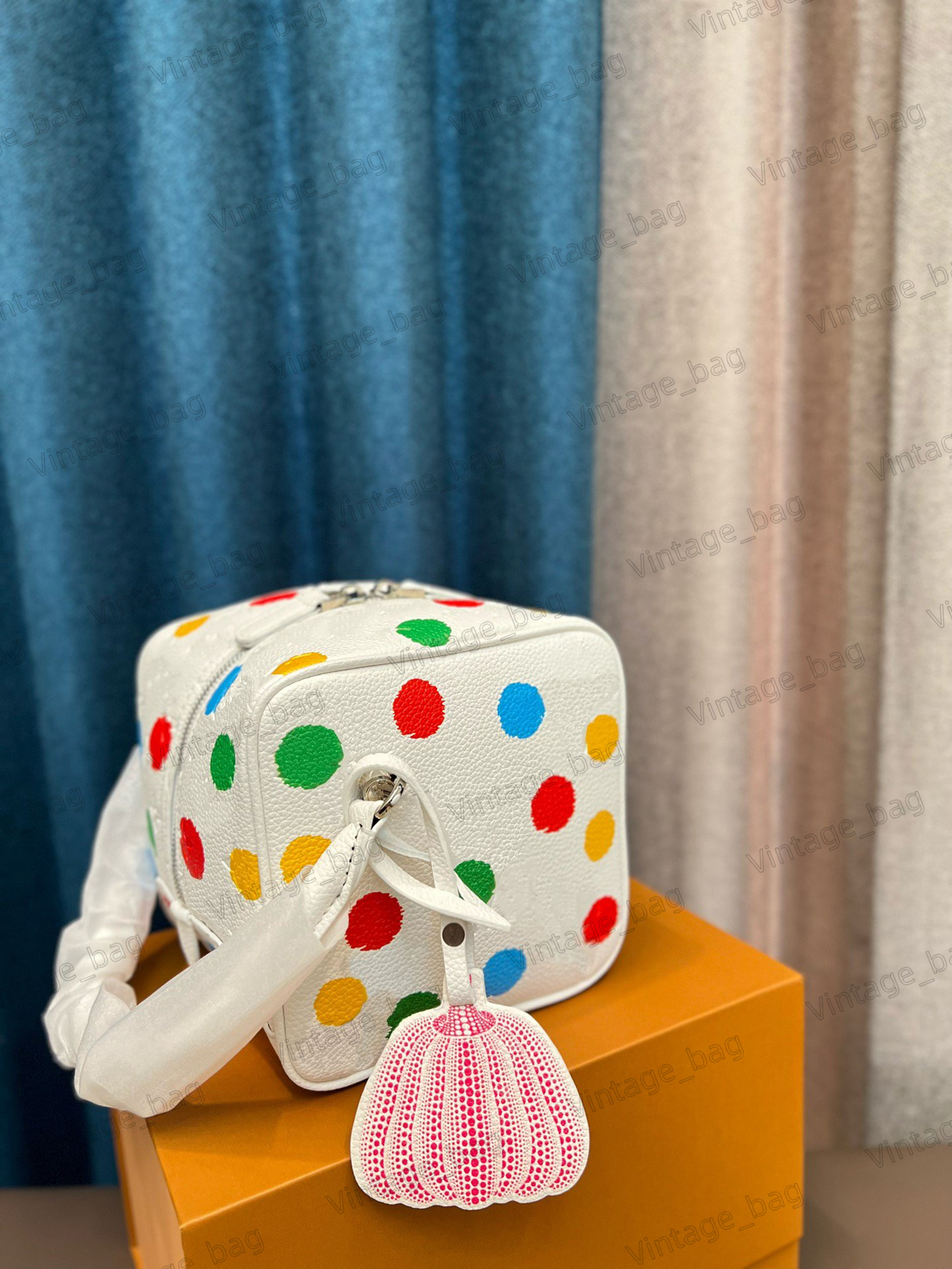 X YK Square Bag Women Designer Flap Dice bag Capucines Mini Handbags 3D Dots Clutch Purse with Silver Chain Crossbody Bag
X YK Square Bag Women Designer Flap Dice bag Capucines Mini Handbags 3D Dots Clutch Purse with Silver Chain Crossbody Bag