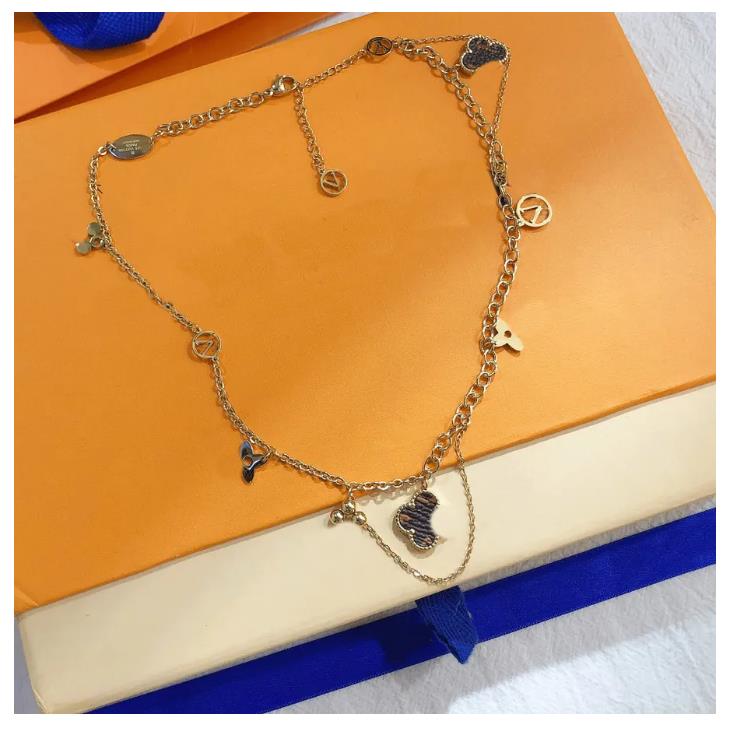 Womens Design Necklace Faux Leather 18K Gold Plated Stainless Steel Necklaces Choker Chain Letter Pendant Europe America Fashion Wedding Jewelry X342
Womens Design Necklace Faux Leather 18K Gold Plated Stainless Steel Necklaces Choker Chain Letter Pendant Europe America Fashion Wedding Jewelry X342