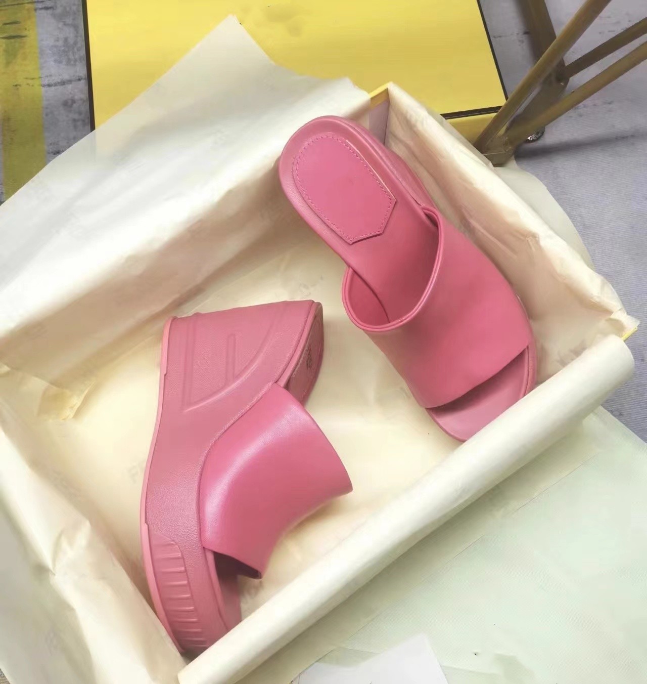 2023 Early spring wedge Slippers heightening Everything Fashion leather Size 35-41, Blue
2023 Early spring wedge Slippers heightening Everything Fashion leather Size 35-41, Blue