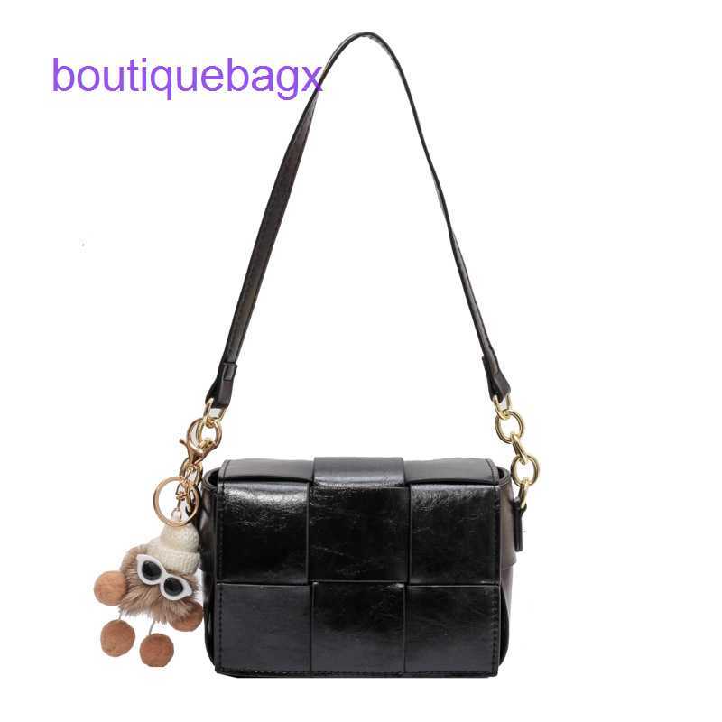 Designer Cassette Bottegs Venets Bags for women online store Small Women's Autumn and Winter 2023 New Fashion ins Woven One Should 7AV6, Black5
Designer Cassette Bottegs Venets Bags for women online store Small Women's Autumn and Winter 2023 New Fashion ins Woven One Should 7AV6, Black5