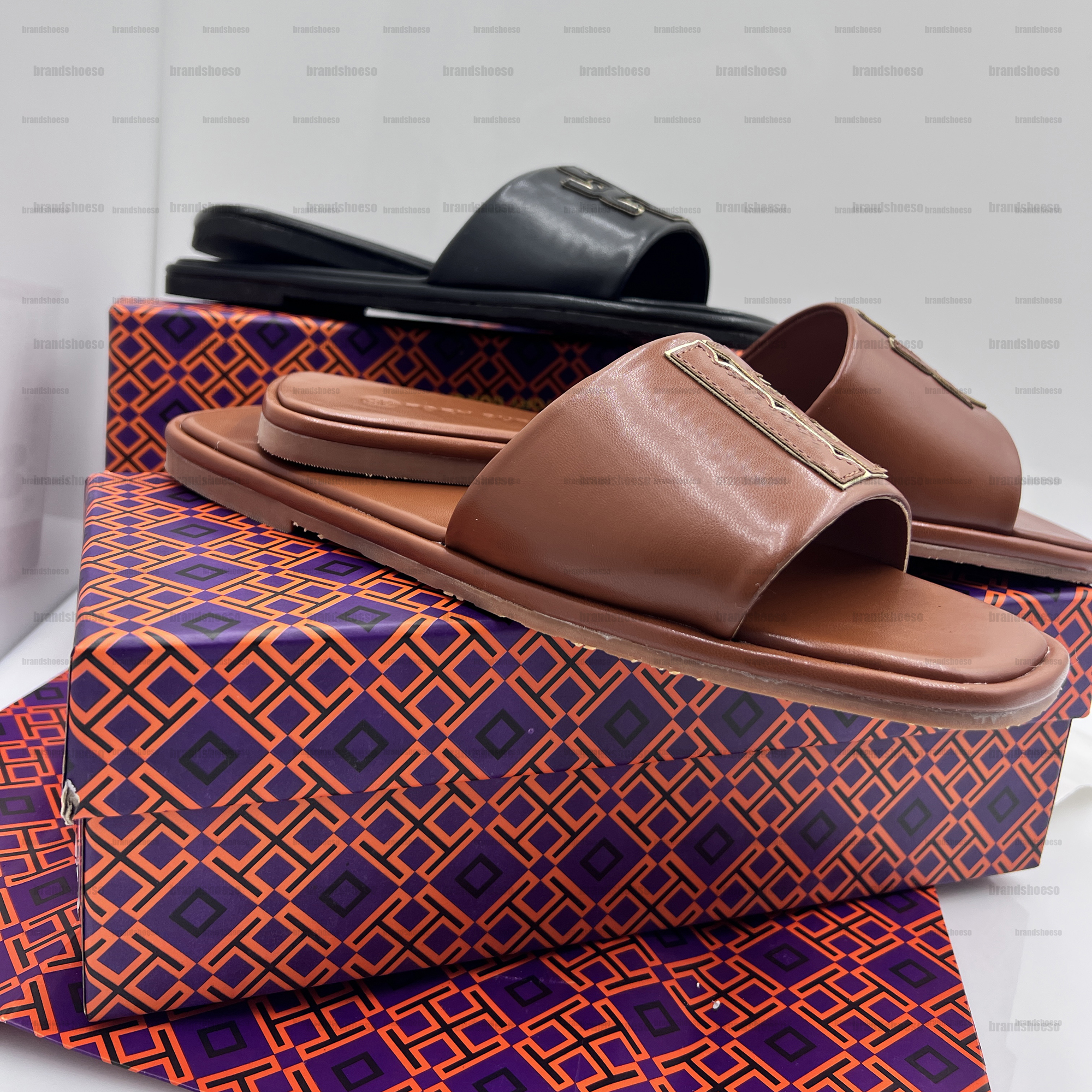 Eleanor Slides Designer Women's leather sandals Hollow pattern rubber slippers Summer fashion slippers
Eleanor Slides Designer Women's leather sandals Hollow pattern rubber slippers Summer fashion slippers