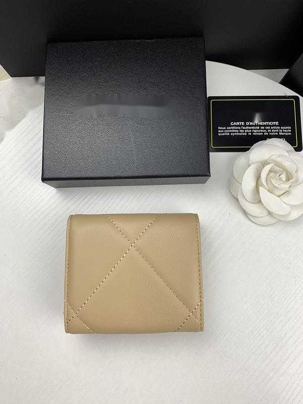 Luxury Brand design Letter CC short Wallets Ap0956 plaid chain wallet lambskin women's le boy pocket Real Leather zipper card pack coin Purse Clutch
Luxury Brand design Letter CC short Wallets Ap0956 plaid chain wallet lambskin women's le boy pocket Real Leather zipper card pack coin Purse Clutch